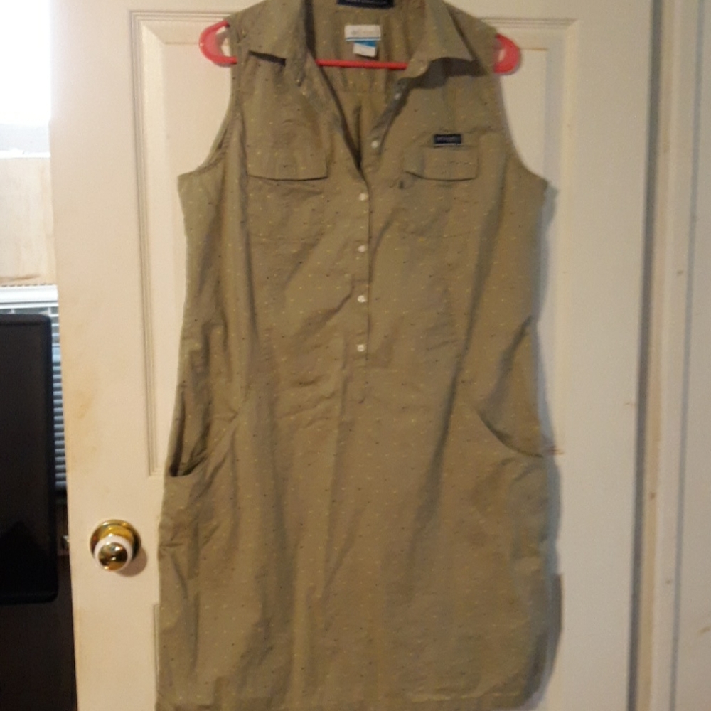 Two xl Columbia Sport dresses. One Green One blue.